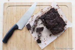 Cioccolatini di quinoa soffiata tagliati col coltello